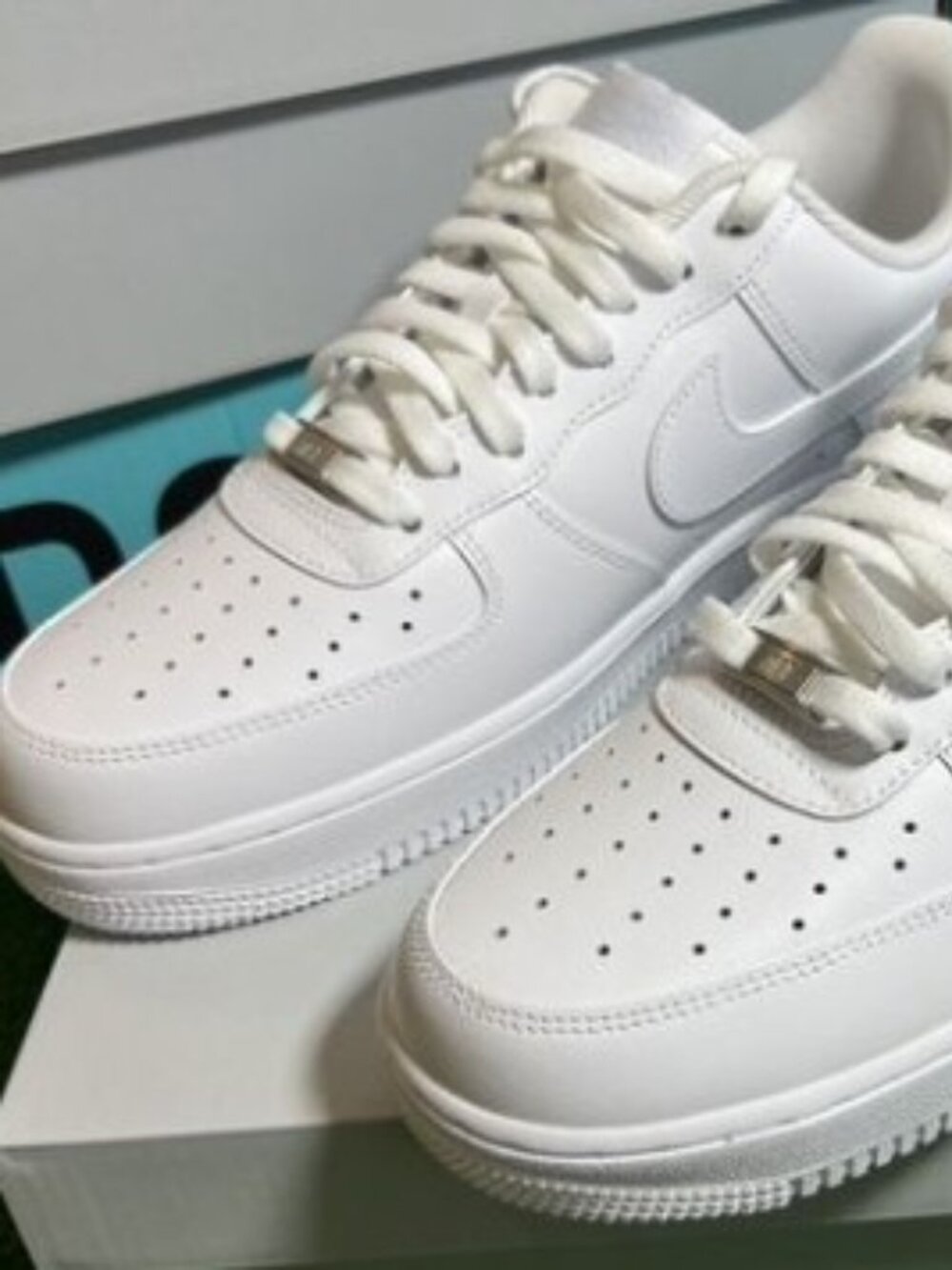 Nike Air Force 1 '07 Triple White Sneakers